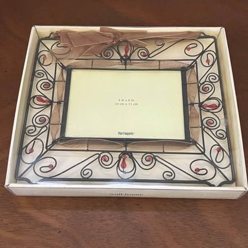 NWT Pier 1 4x6 Black Metal and Beaded Wire Rectangular Photo Frame